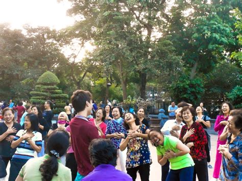 Local Siting People 的图像结果