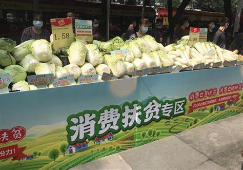 Xiangyang襄阳的消费太高了，我在襄阳火车站吃的午饭，说出来价格意想不到 - YouTube