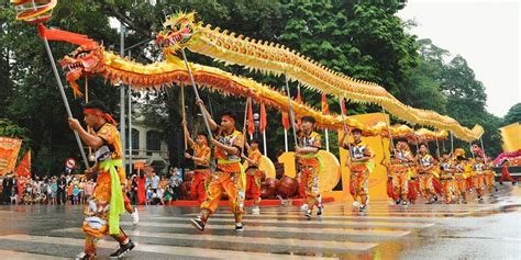 What are unique imprints of the Vietnamese dragon dance festival?