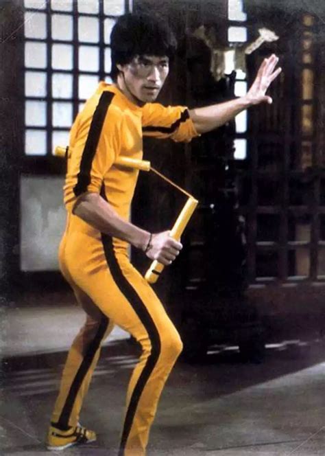 Bruce Lee Yellow Jumpsuit Wallpaper - EMSEKFLOL.COM