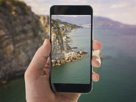 Mobile Phone in Hand 的图像结果