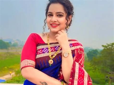 Asima Panda Viral Video: କାହା ପାଇଁ ସାଧବ ବୋହୂ ସାଜିଲେ କଣ୍ଠଶିଳ୍ପୀ ଅସୀମା ...