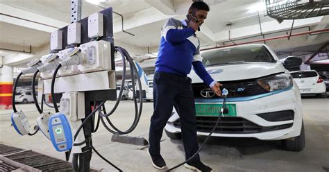 Electric cab service BluSmart suspends operations as SEBI investigates ...