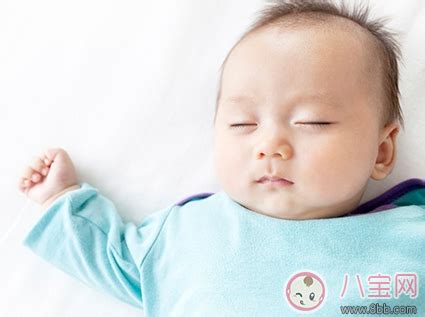 孩子睡觉经常惊醒哭闹是什么原因 如何安抚宝宝继续睡觉 _八宝网