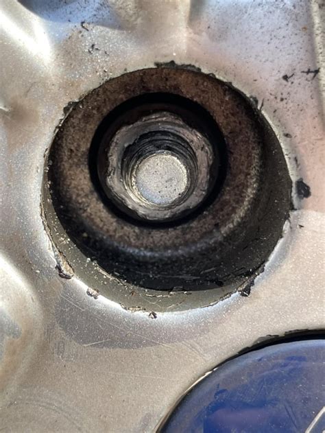 Nut On Broken Computer 的图像结果