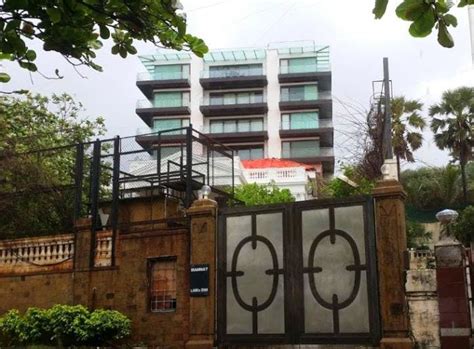 Mannat: Shahrukh Khan's House Of Iconic Fame & A Tourist Spot | LBB