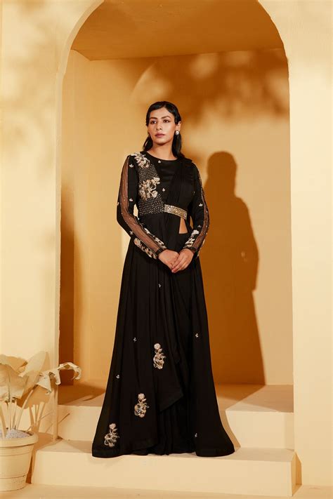BLACK PRE DRAPE JACKET SAREE – Suruchi Parakh