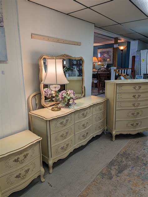 French Provincial Bedroom Suite | Roth & Brader Furniture