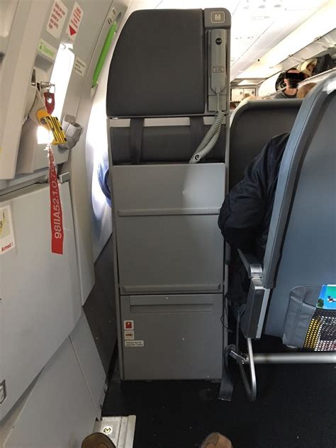 Frontier - A321 - Where are the flight attendant jump seats in row 10 ...