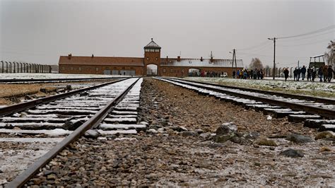 Auschwitz tours from Krakow - Visit Auschwitz with KrakowDirect