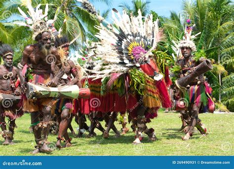 Dance Ceremony, Kopar Village, Sepik River, Papua New Guinea ...