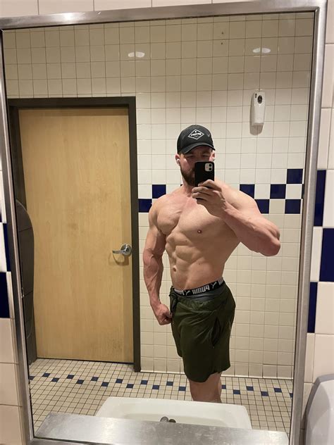265 pounds, 6’1, classic physique, off-season, keeping things tight : r ...