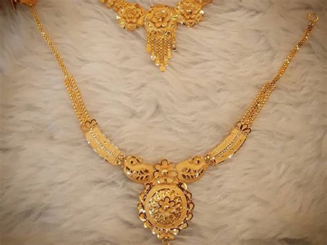 Check 10 Lightweight Gold Necklace Set With Price for Your D-Day