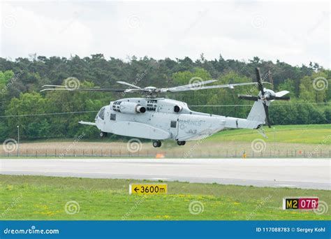 Take Off the Heavy-lift Cargo Helicopter Sikorsky CH-53K King Stallion ...