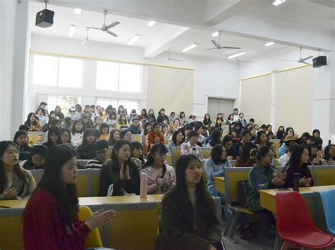 外国语学院召开学生管理暨安全教育大会