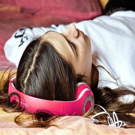 नए ज़माने का नशा है 'Binaural Beats', सुनते ही छाने लगता है खुमार, सेहत ...