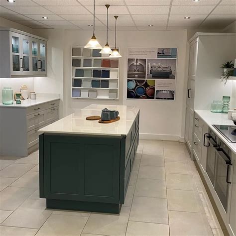 Benjamin Moore light paint colors for kitchen cabinets