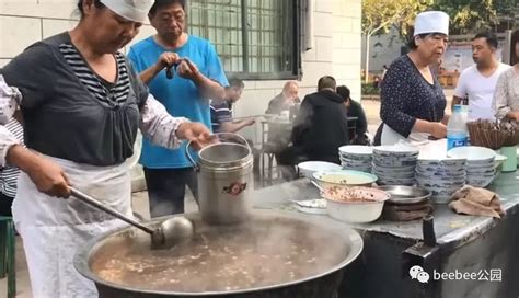 开封最牛胡辣汤，从地摊到开店30年不倒，从汤到油饼纯手工制作，30年老味道！【阿杰美食记】 - YouTube