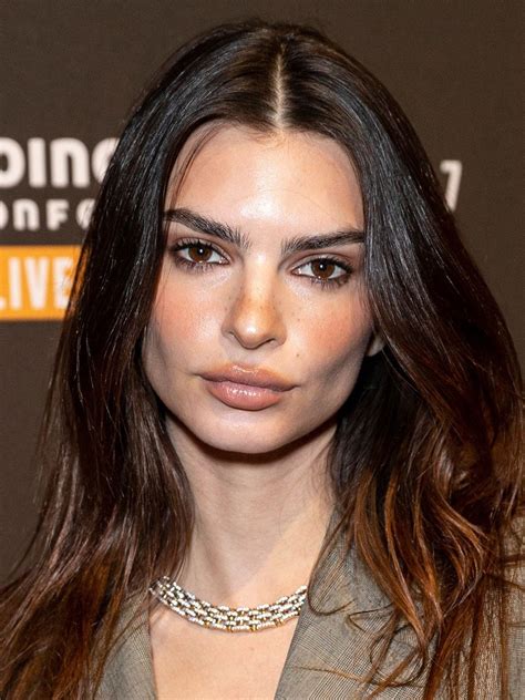 Emily Ratajkowski Pictures | Rotten Tomatoes