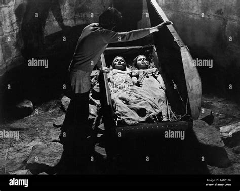 THE BLOOD SPATTERED BRIDE, (aka LA NOVIA ENSANGRENTADA), from left ...