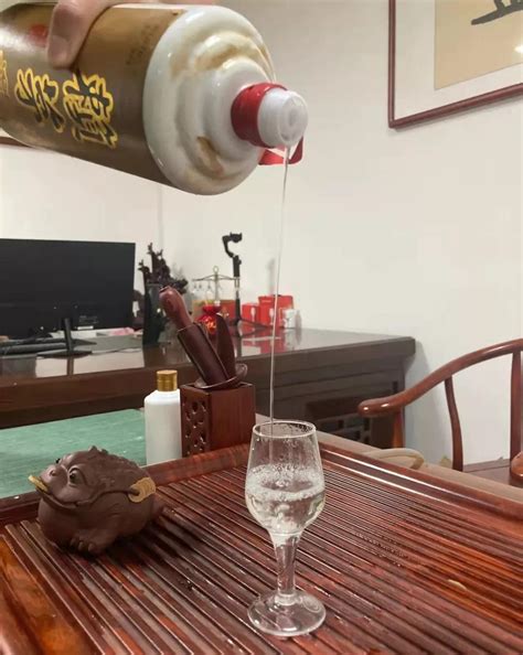 97 kilograms of Lai Mao, 12 bottles in a box, a bottle of 2 pounds, how ...