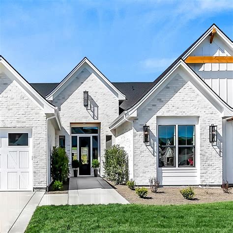 31 White Brick Exterior House: Stunning Designs to Inspire Your Next ...