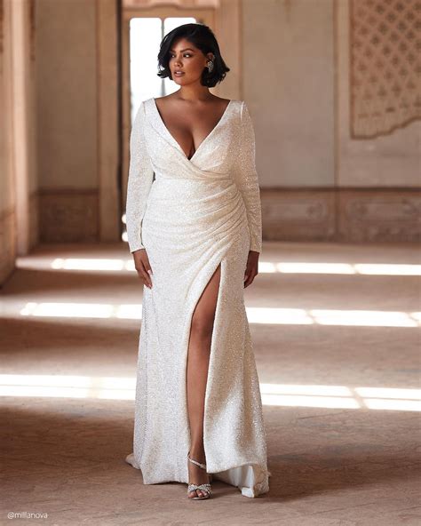 Simple Plus Size Wedding Dresses With Sleeves