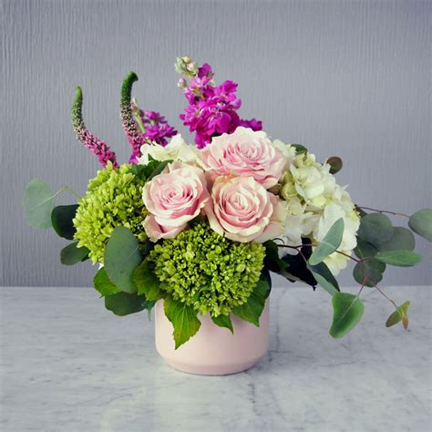 Queen | Small flower arrangements, Flower arrangements, Fresh flowers ...