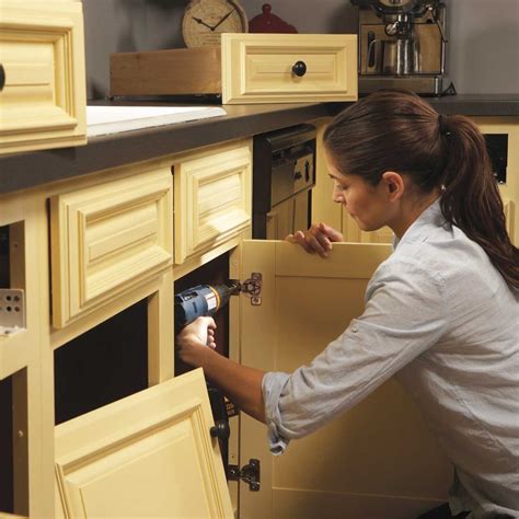 What Type Of Paint To Spray Kitchen Cabinets - Cabinetune