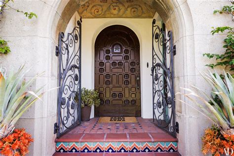 Mitch Pritchett of Modern Family opens the doors to his L.A Home ...