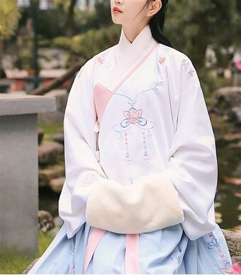 【QINA精品】新款中國風傳統服飾漢唐漢服傳統古裝琵琶袖襖裙套裝 | Yahoo奇摩拍賣