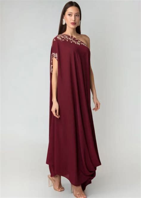 भारतीय महिलाओं के लिए पार्टी वियर गाउन डिज़ाइन - DusBus