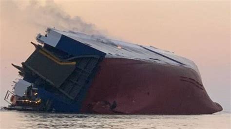 宁波撞船事件续报：船上所有人员均已安全转移至海巡艇_京报网