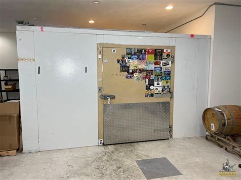 Homemade Walk-In Refrigerator 的图像结果