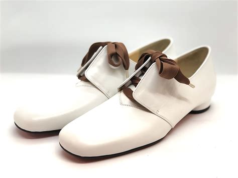 Specialized Women's Shoe Store for Low Instep, Narrow Feet