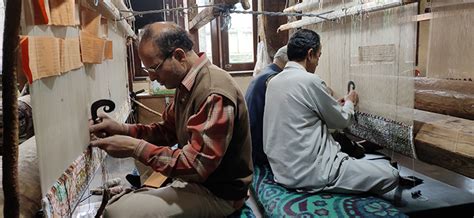 Kashmir Carpet Artisans Get Hope As The Dying Industry Gets GI Tag