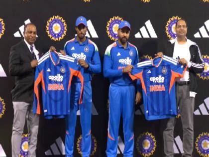 BCCI ने आईसीसी T20 वर्ल्ड कप 2026 के लिए टीम इंडिया की नई जर्सी को किया ...