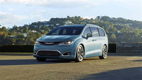 2017 Chrysler Pacifica Mini-van | Artioli Chrysler Dodge Ram