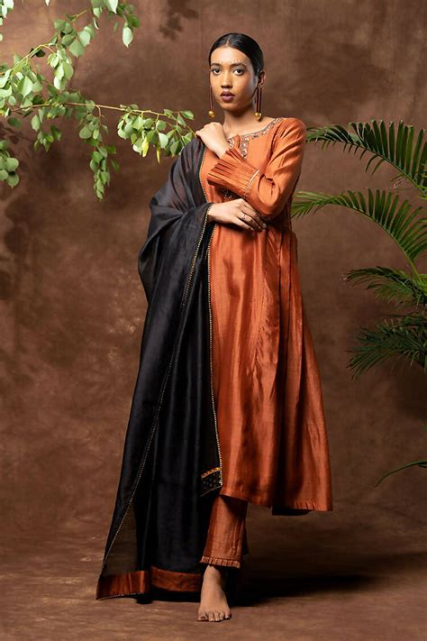 Buy Taraasi Taraasi Women's Rust And Black Handloom Chanderi Silk ...