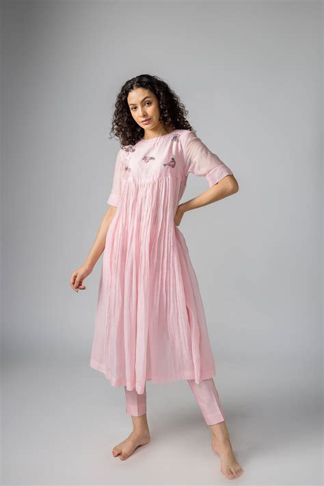 Anantha Bird Applique Powder Pink Chanderi Kurta Set – Bihart