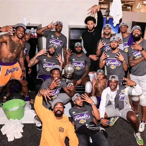 恭喜洛杉矶湖人队获得2019-20赛季NBA总冠军！ - 哔哩哔哩
