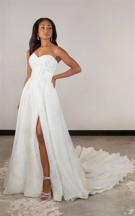 Style D4080: Strapless Bridal Gown with Sweetheart Neckline