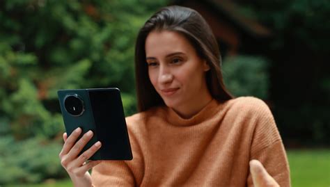 Uživaj u jesenjem pikniku na otvorenom uz moćni HONOR Magic V3 - B92