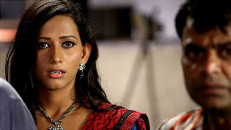 Yaarukku Theriyum Tamil movie latest stills images |Tamil Cinema News ...