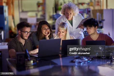 Futuristic School Computer Lab 的图像结果