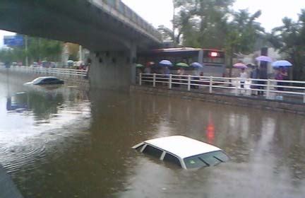 北京暴雨网友实拍：地铁站都被淹了(组图)-搜狐滚动