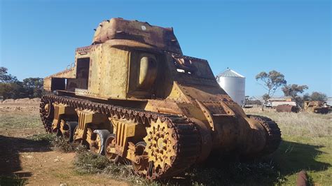 Abandoned and derelict, M3 Lee tank in Murrayville, Australia. : r ...