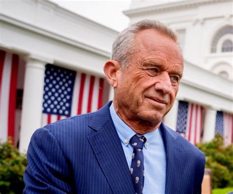 RFK Jr. Disregards NPS Bacteria Warning, Swims in Rock Creek | Newsmax.com