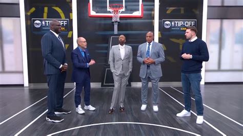 Inside the NBA viewers spot Kenny Smith's 'inverted knees' and beg TNT ...