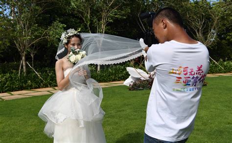 记录下特别的时刻！战疫英雄最美婚纱照在三亚“开拍”-新闻中心-南海网